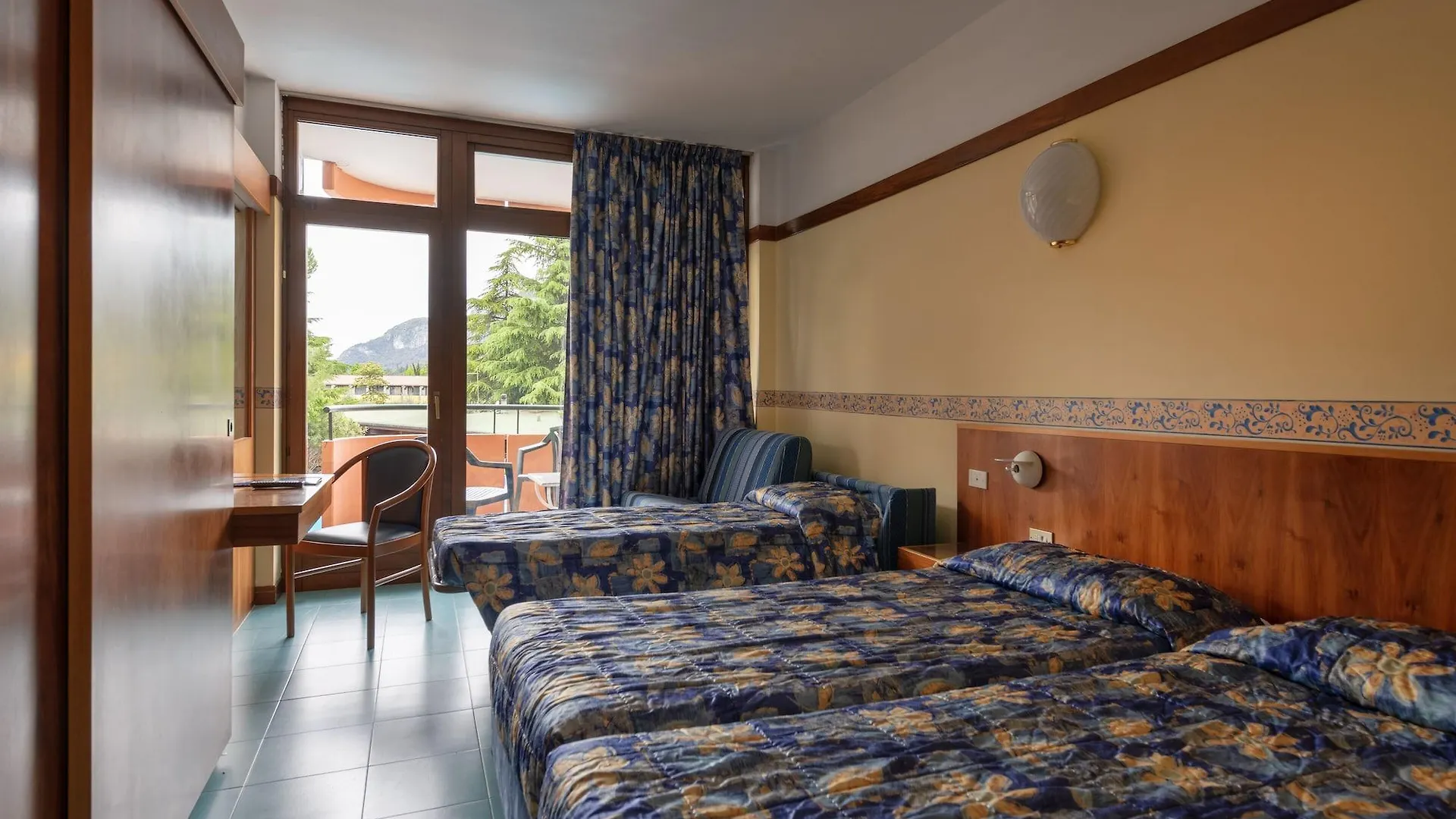 Hotel Royal Garda  3*, Garda (Verona) Włochy