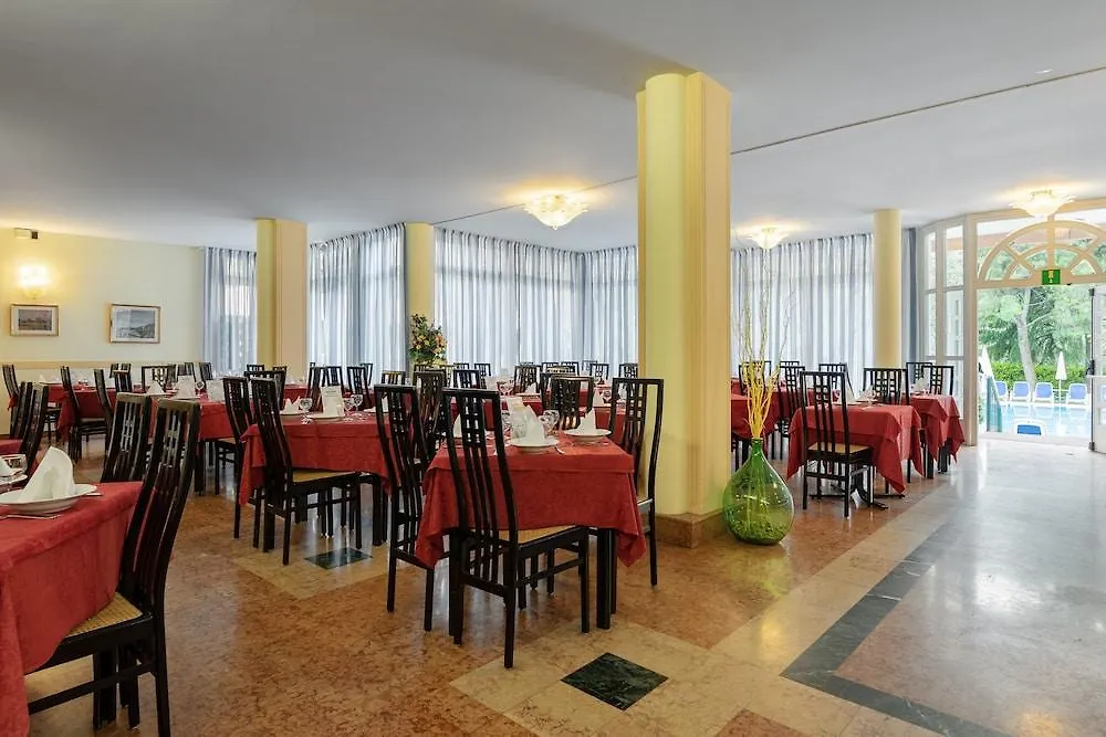 Hotel Royal Garda  3*, Garda (Verona)